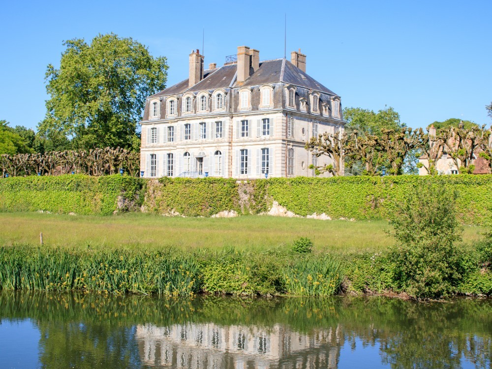Vue du Château de Meslay depuis le Loir